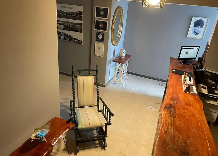 安东尼奥酒店 2* Çeşme